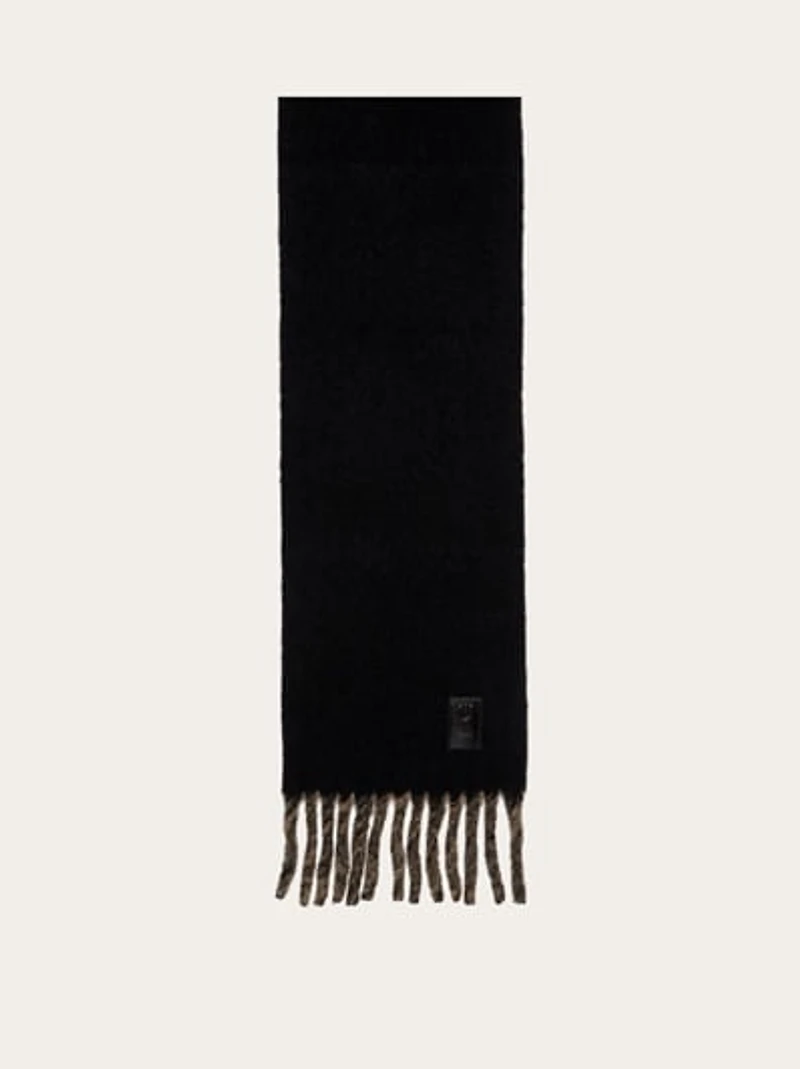 Double scarf with fringing
