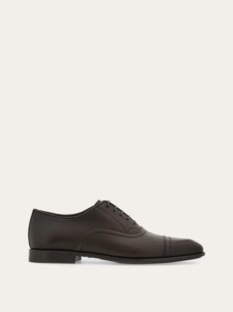 Oxford with toe cap