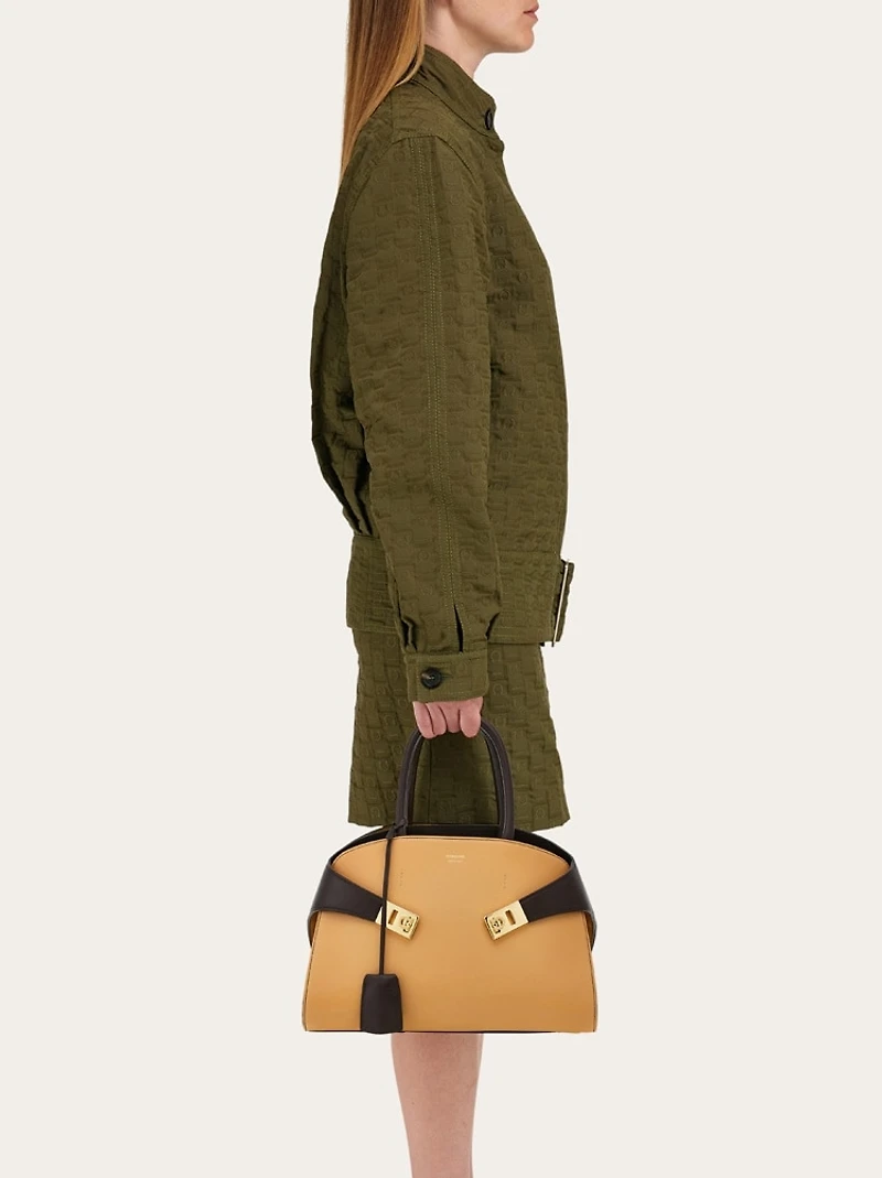 Hug bicolor handbag (M)
