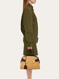Hug bicolor handbag (M)