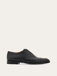 Oxford with toe cap