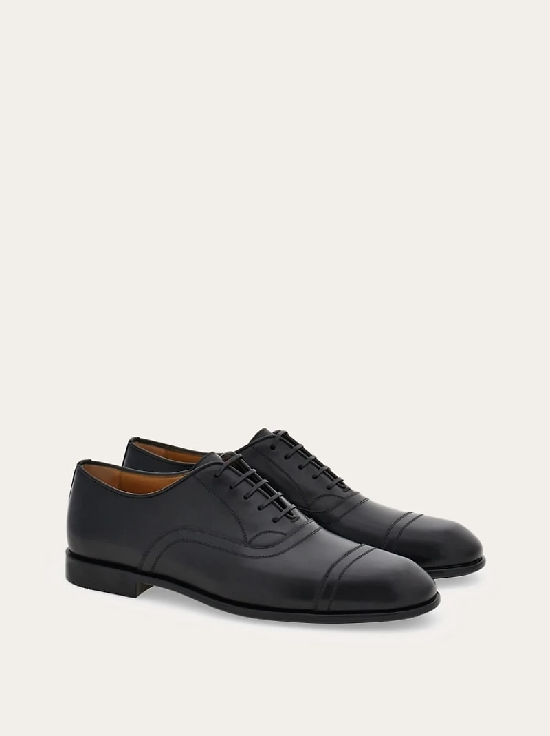 Oxford with toe cap