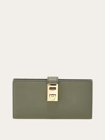 Hug continental wallet