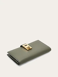 Hug continental wallet