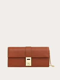 Hug wallet with chain