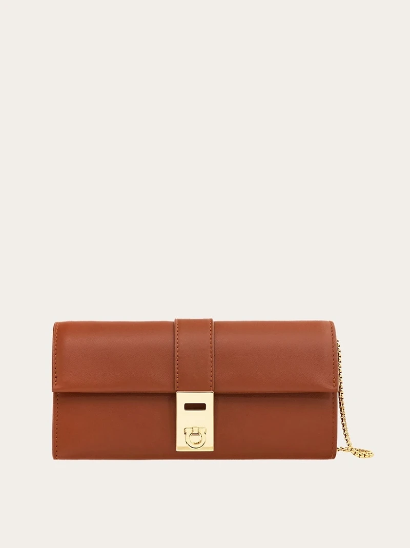 Hug wallet with chain