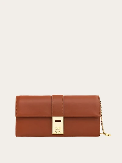 Hug wallet with chain