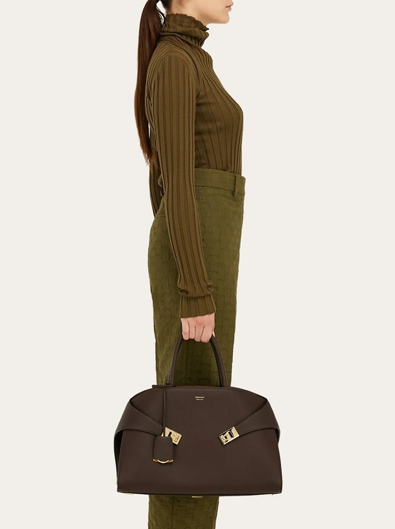 Hug bicolor handbag