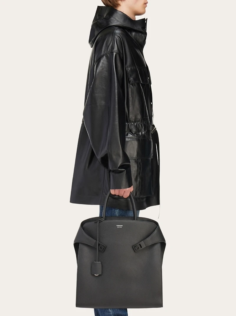 Hug tote bag