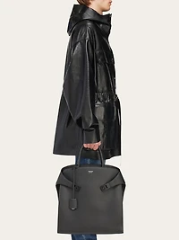 Hug tote bag