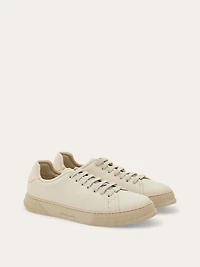 Elastic lace sneaker
