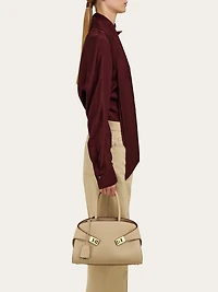Hug handbag (M)