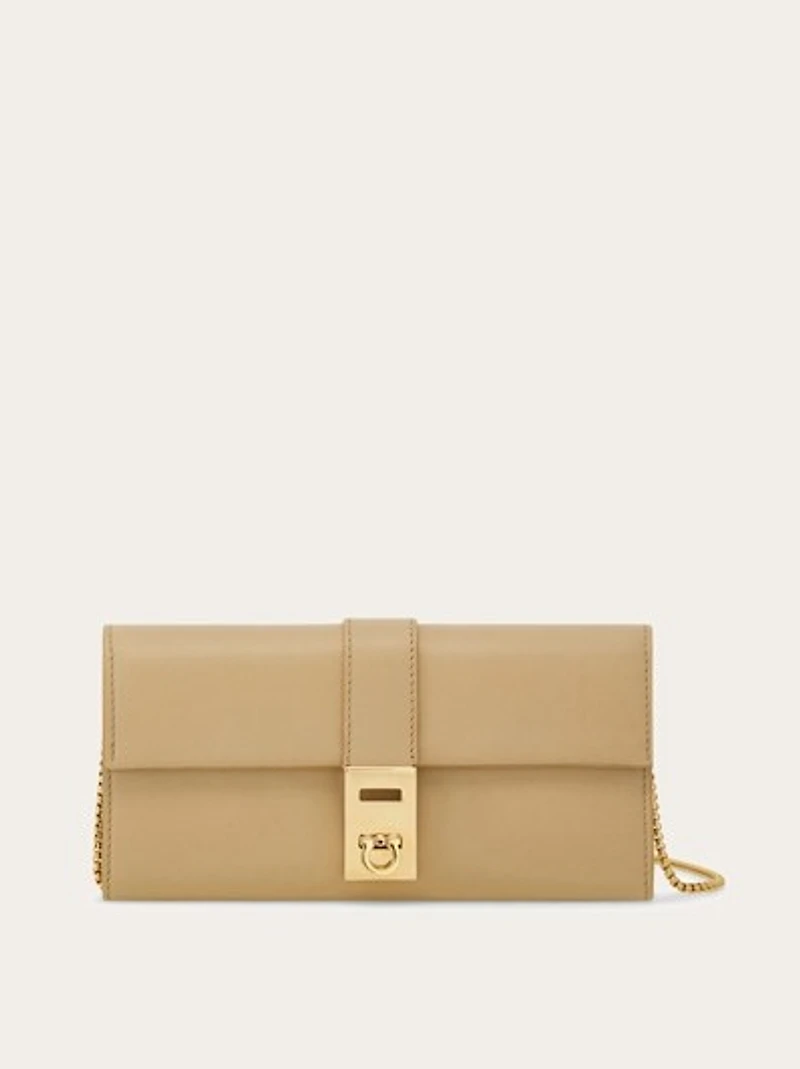 Hug wallet with chain