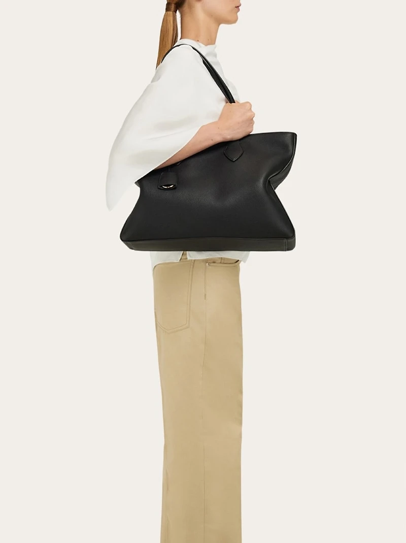 Star-shaped tote bag