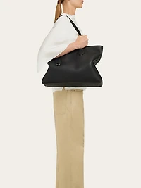 Star-shaped tote bag