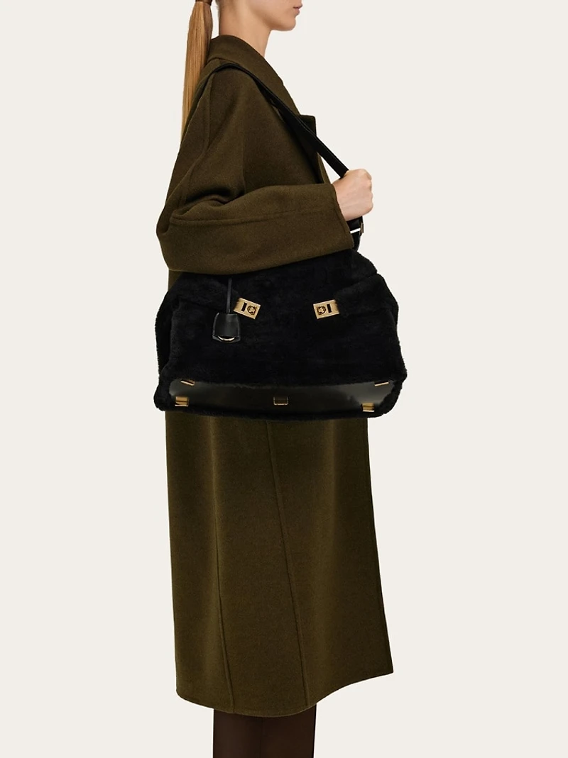 Hug handbag (L