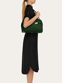 Hug Soft shoulder bag (M)