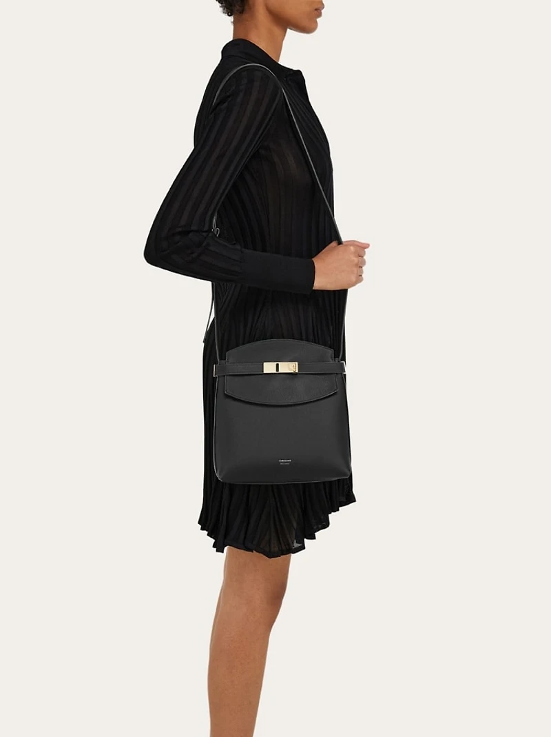 Hug messenger bag