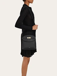 Hug messenger bag