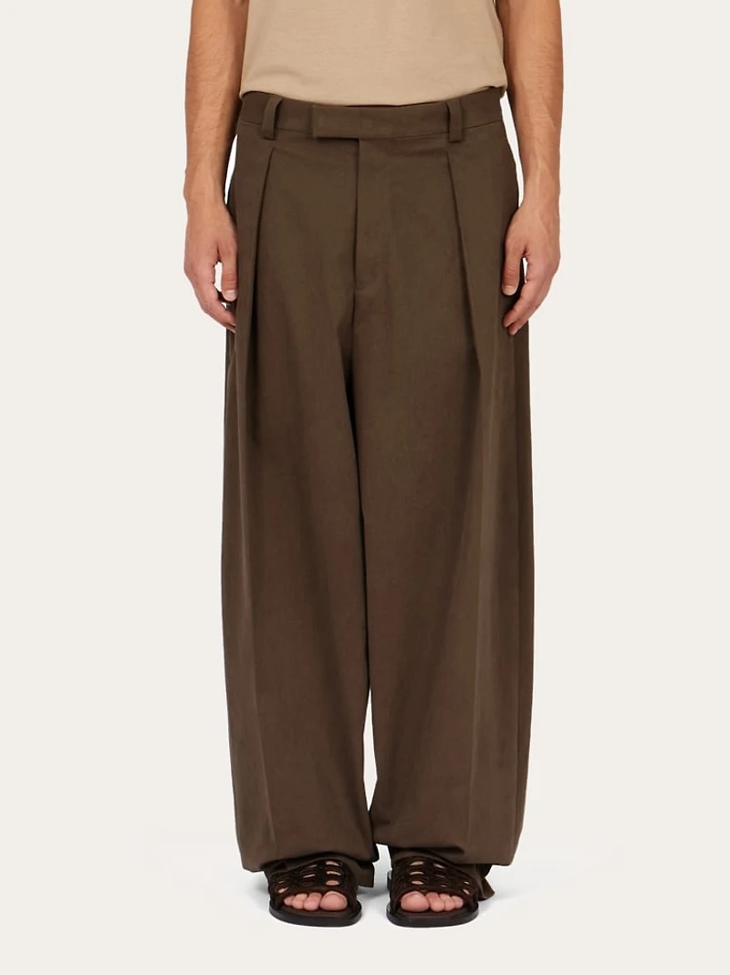 Tailored trouser with inverted pleats