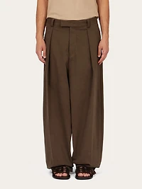 Tailored trouser with inverted pleats