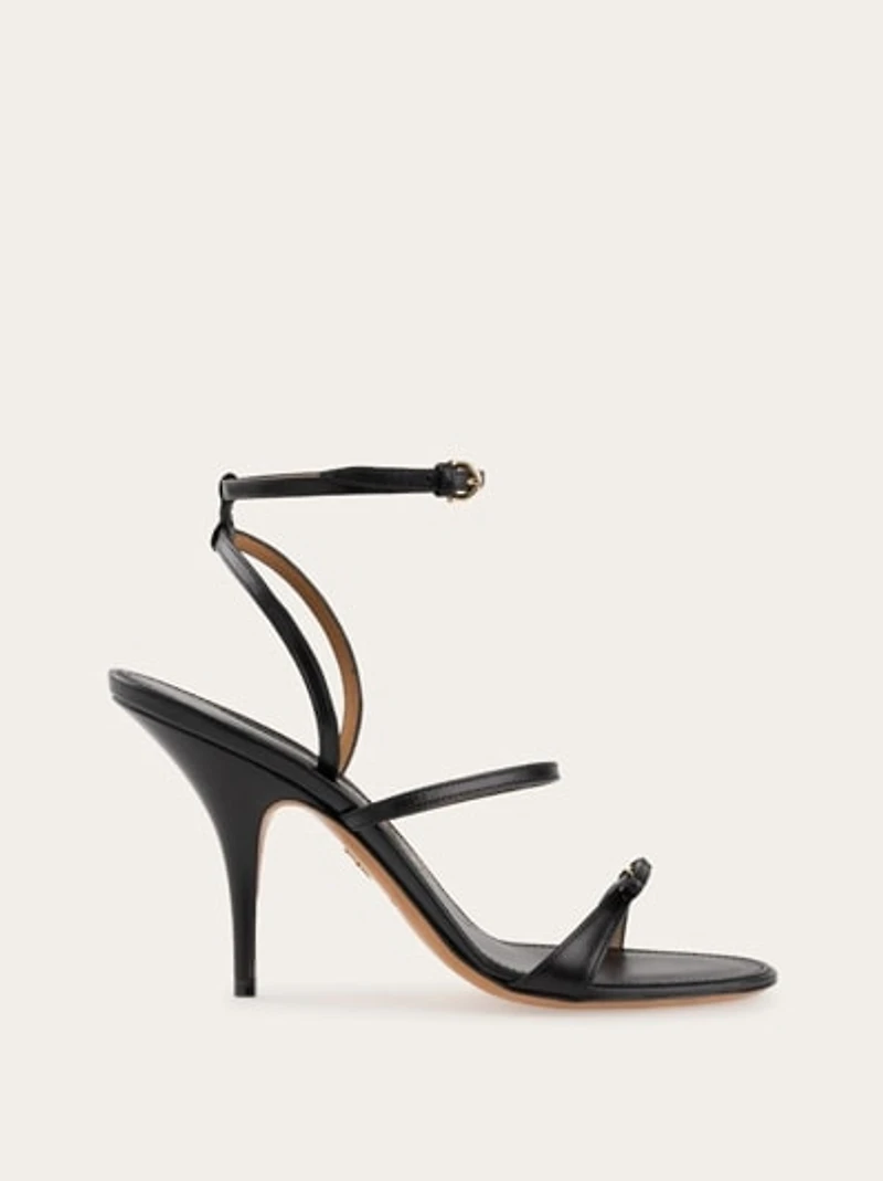 Strappy sandal with mini bow