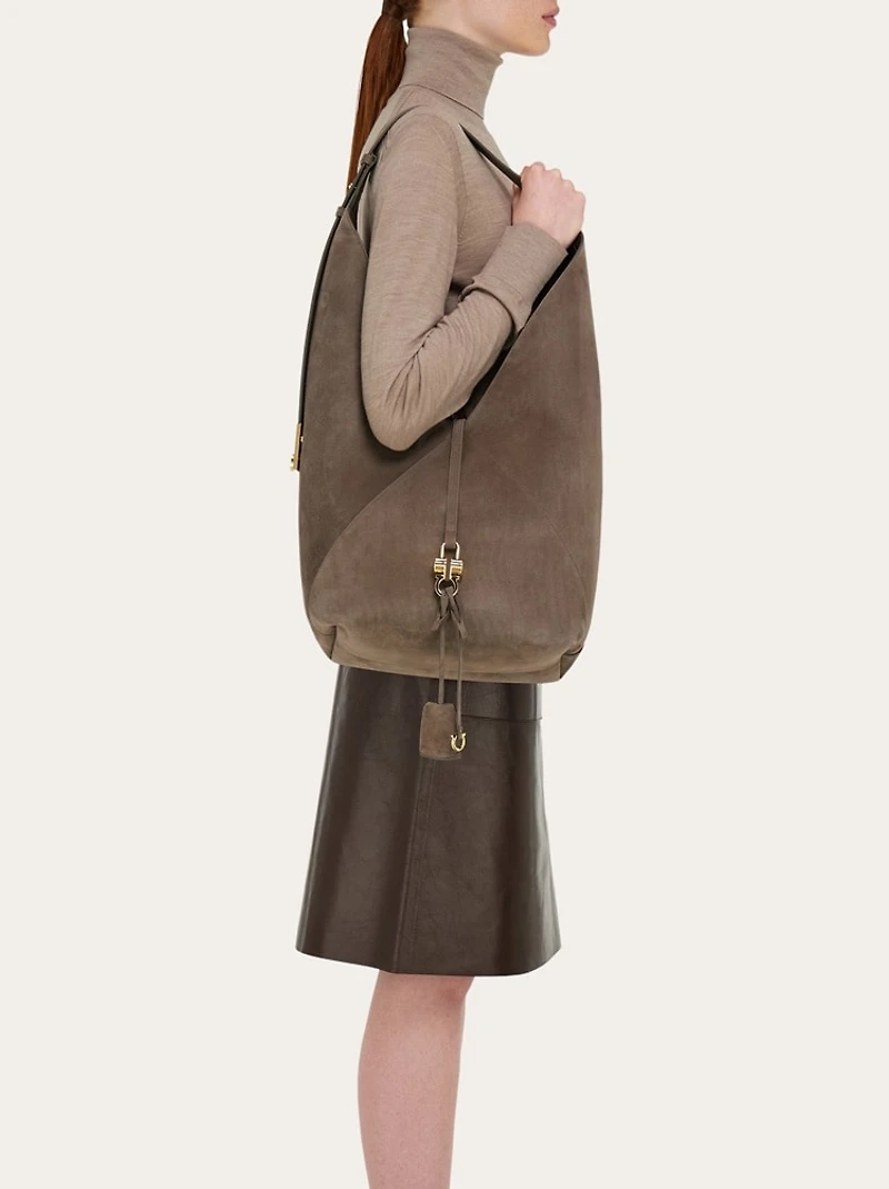 V-shaped hobo bag (L