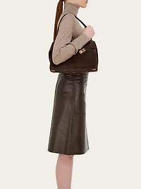 Hug soft shoulder bag (M