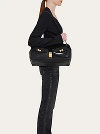 Multipocket Hug crossbody bag