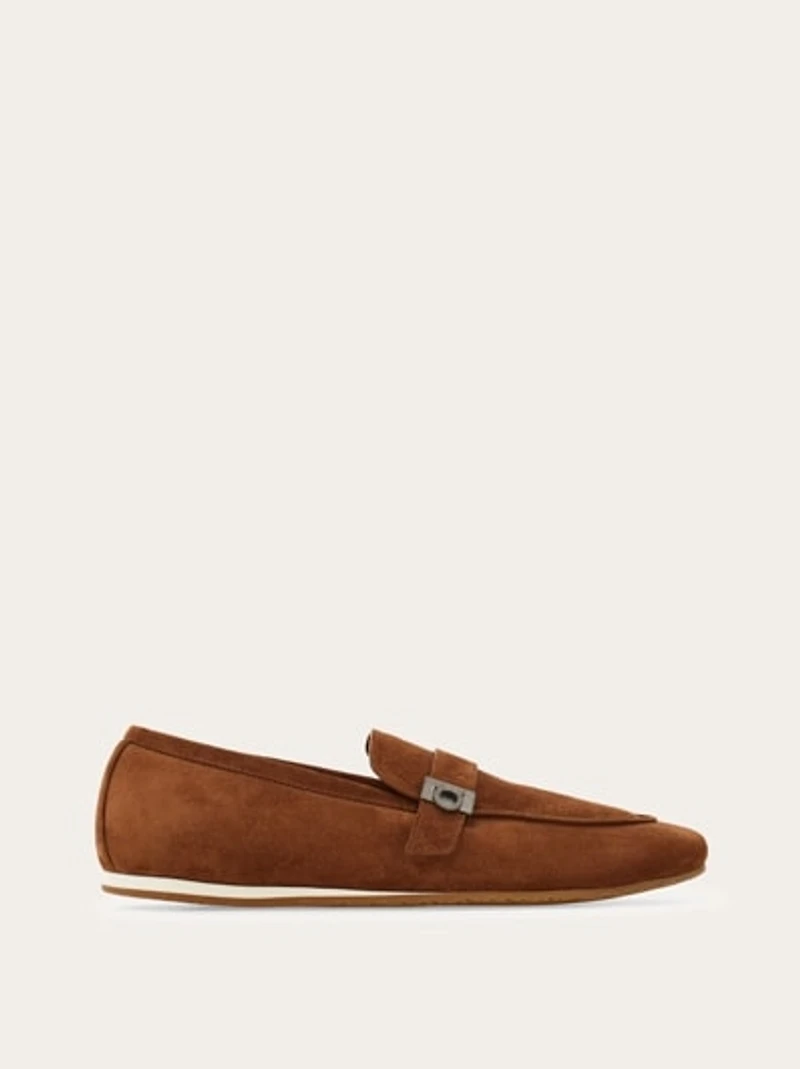 Hug buckle loafer