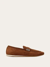 Hug buckle loafer