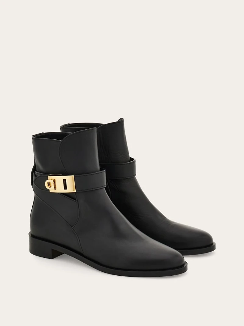 Hug buckle ankle boot