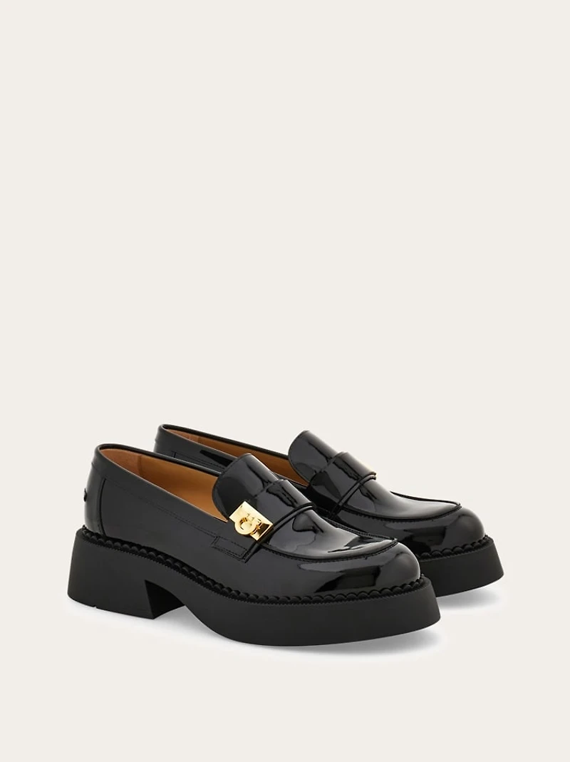 Hug buckle chunky loafer