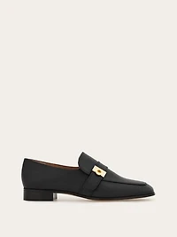 Hug buckle loafer