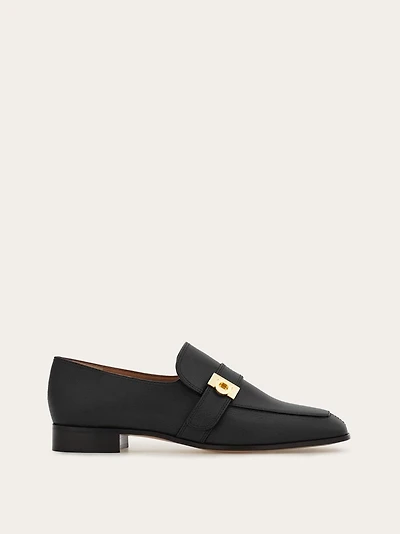 Hug buckle loafer