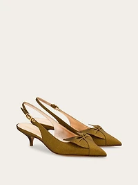 Soft bow slingback pump