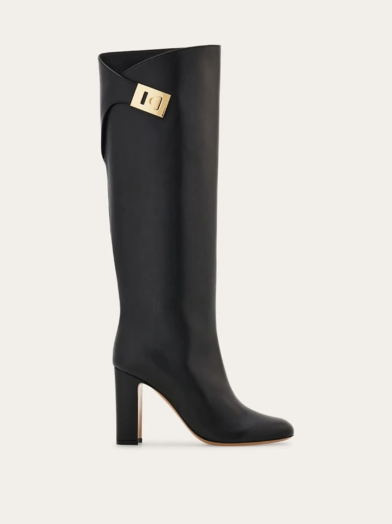 Knee high boot with Hug buckle detail