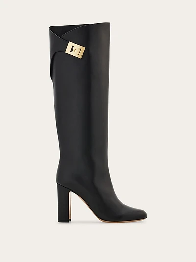 Knee high boot with Hug buckle detail