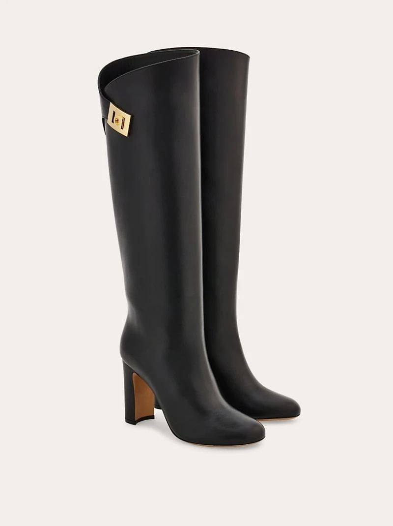 Knee high boot with Hug buckle detail