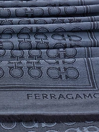 Gancini square stole