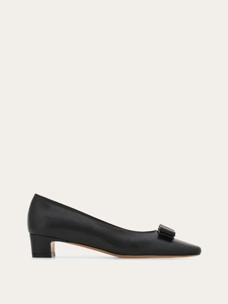 Iconic bow pump