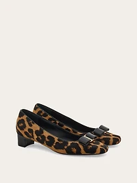 Iconic bow pump