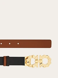 Reversible and adjustable belt with shaped Gancini