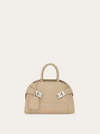 Hug handbag with studs