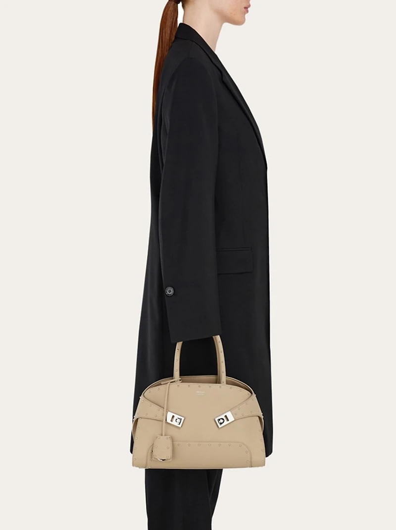 Hug handbag with studs (M)