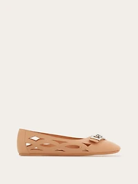Hug buckle ballet flat