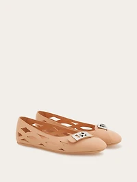 Hug buckle ballet flat