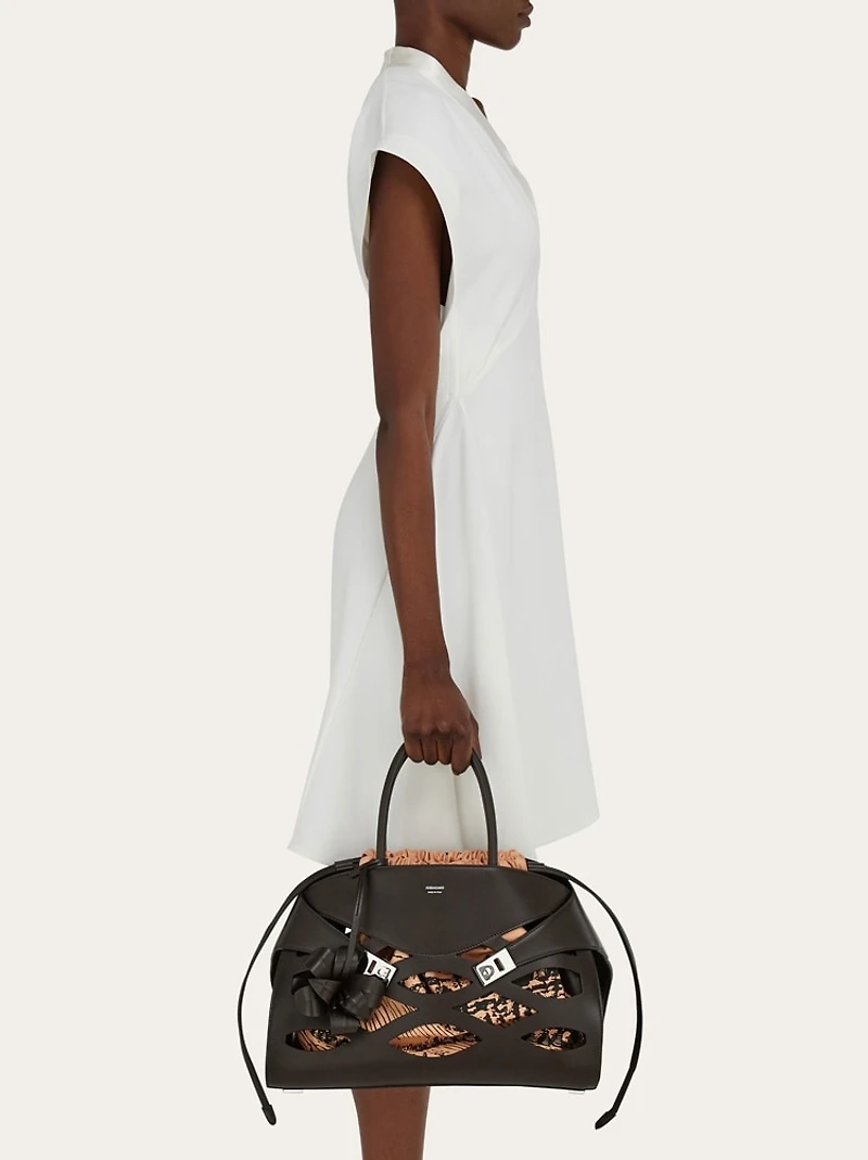Back to Earth - Hug handbag (L)