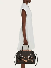 Back to Earth - Hug handbag (L)