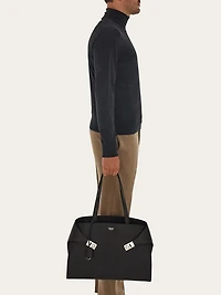 Hug shoulder bag
